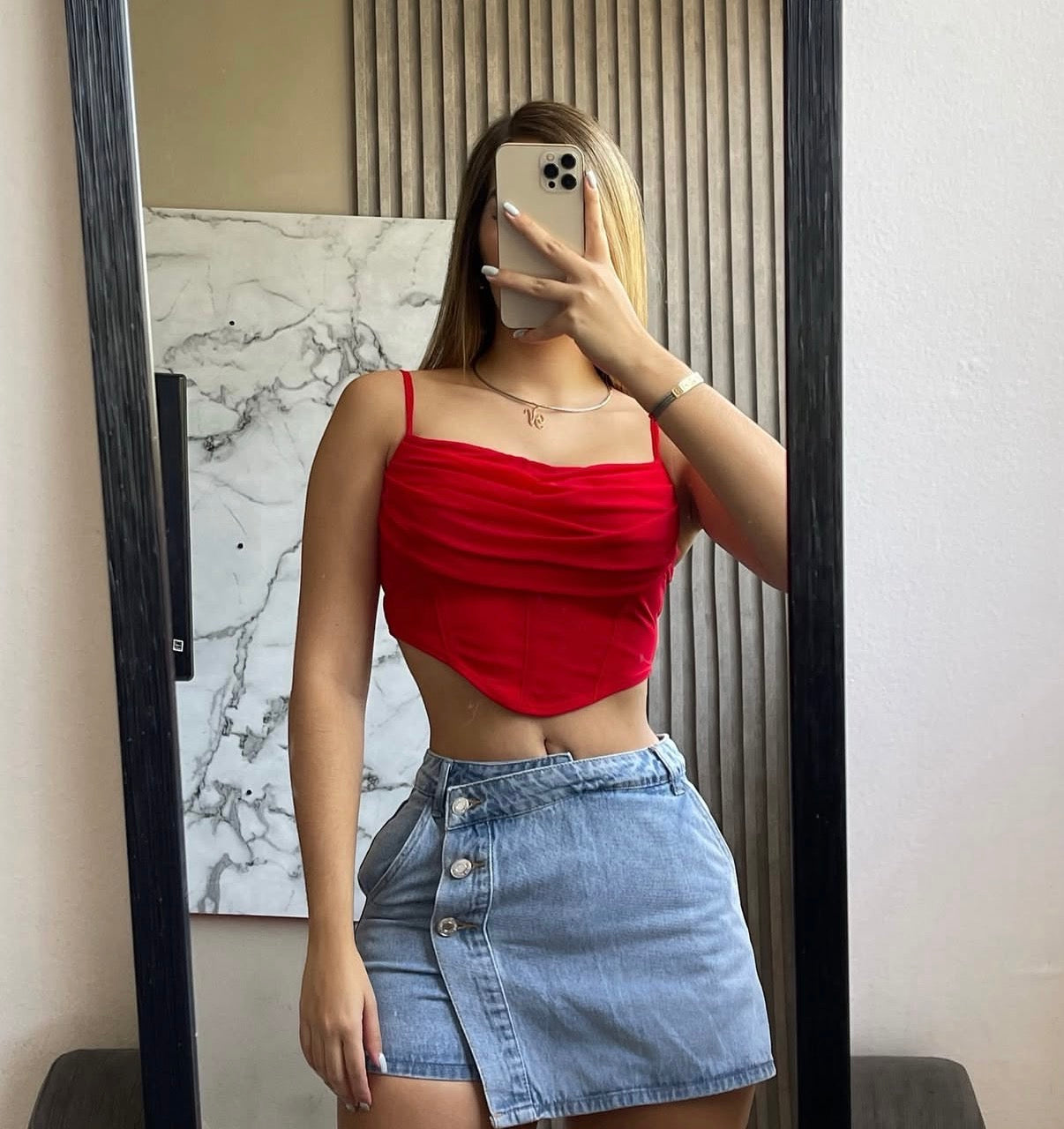 Top corset rojo + falda denim
